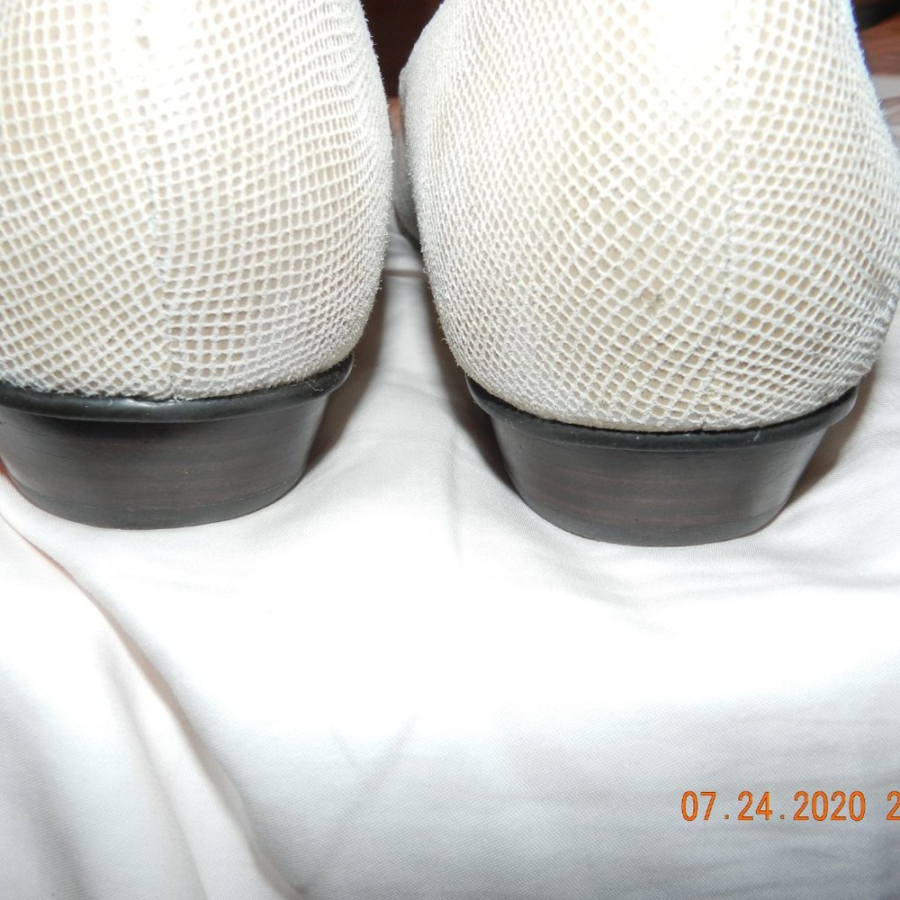 Women's Clarks Artisan Cream Slip On Shoes - image 3